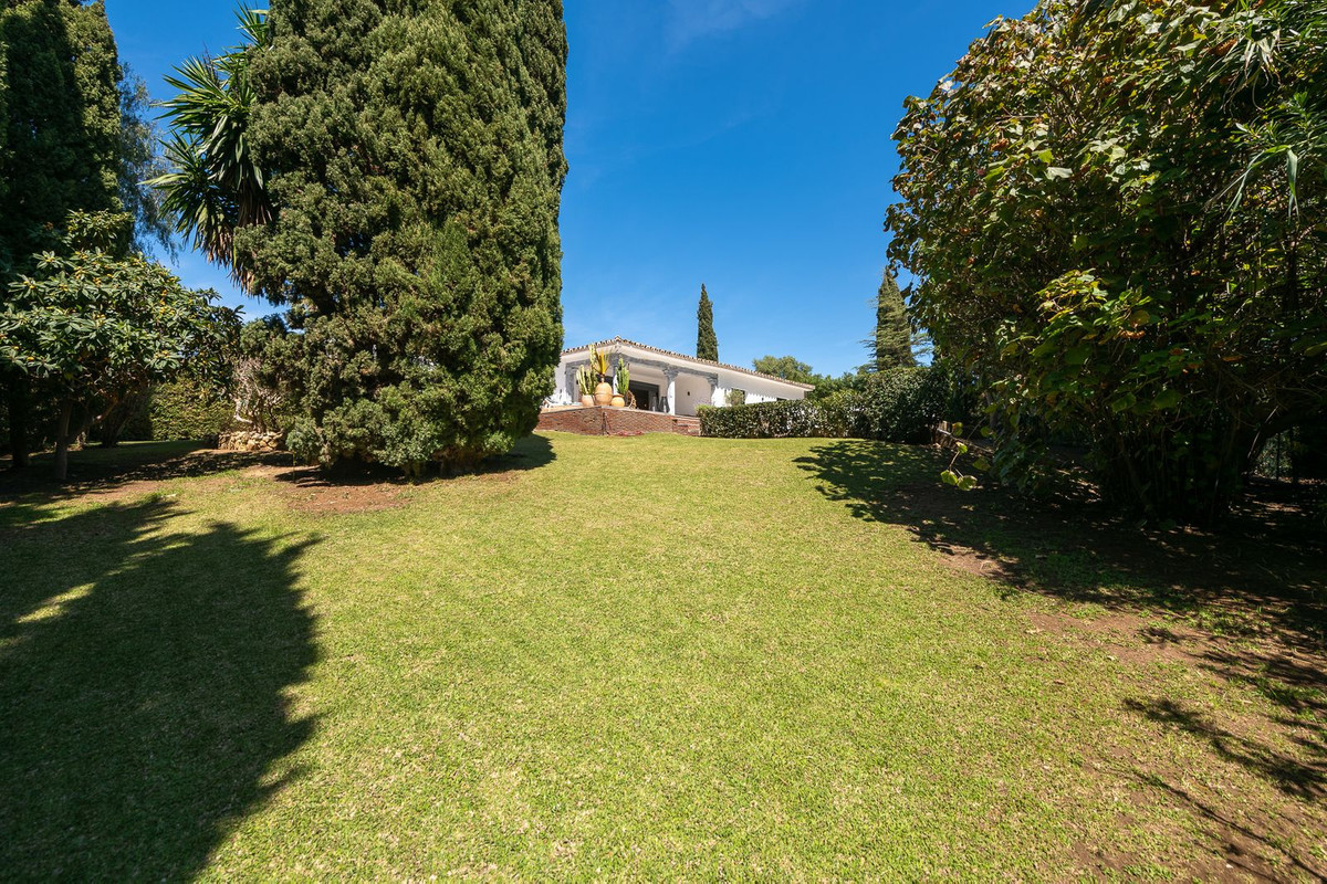 Image 38: Villa - Chalet For sale, Marbella, €2,500,000 [HFMs701229]