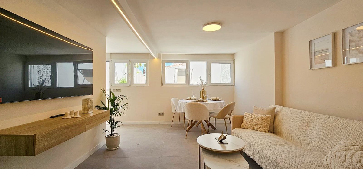 Image 25: Villa - Chalet For sale, Estepona, €1,190,000 [HFMs699443]