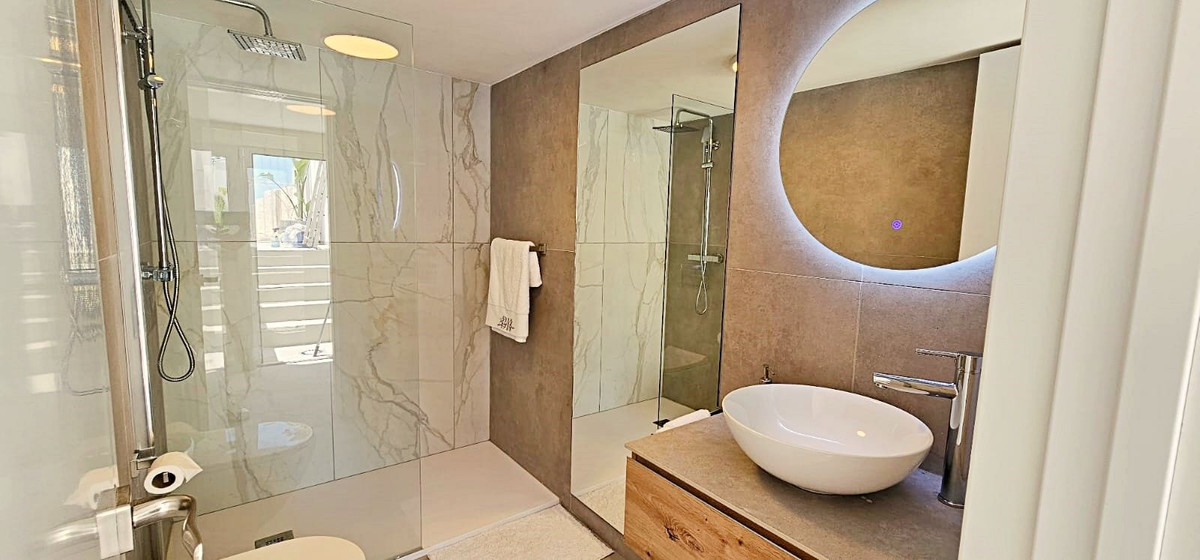 Image 32: Villa - Chalet For sale, Estepona, €1,190,000 [HFMs699443]