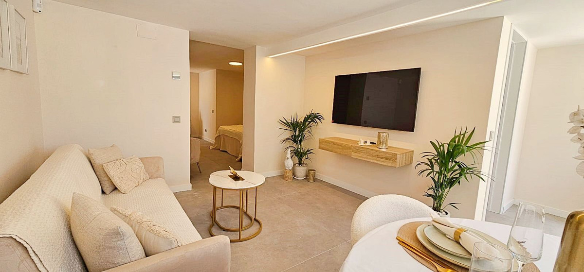 Image 29: Villa - Chalet For sale, Estepona, €1,190,000 [HFMs699443]