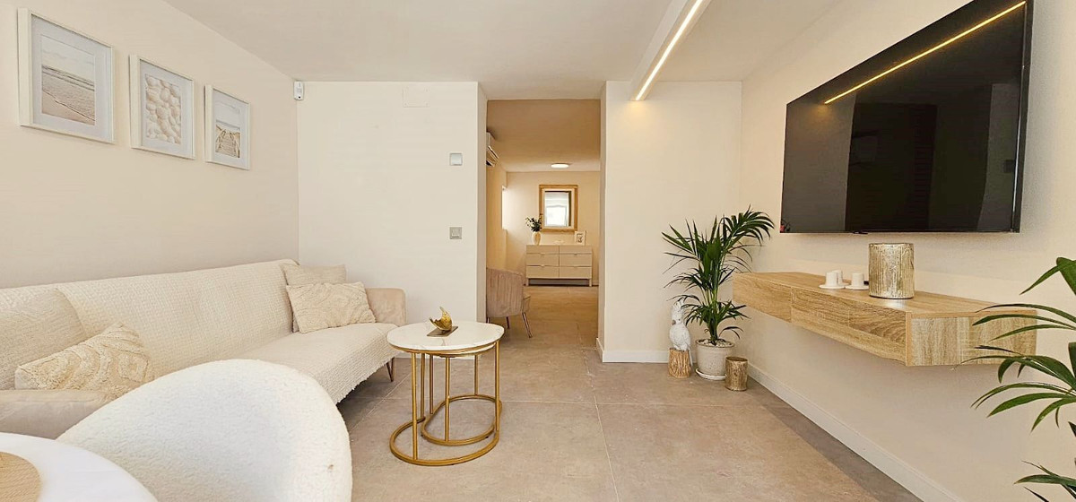 Image 24: Villa - Chalet For sale, Estepona, €1,190,000 [HFMs699443]