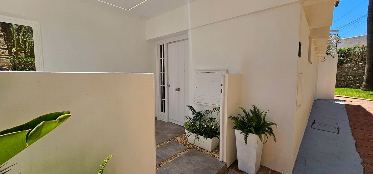 Image 39: Villa - Chalet For sale, Estepona, €1,190,000 [HFMs699443]