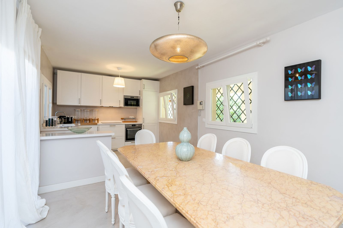 Image 9: Villa - Chalet For sale, San Pedro de Alcántara, €1,950,000 [HFMs698534]