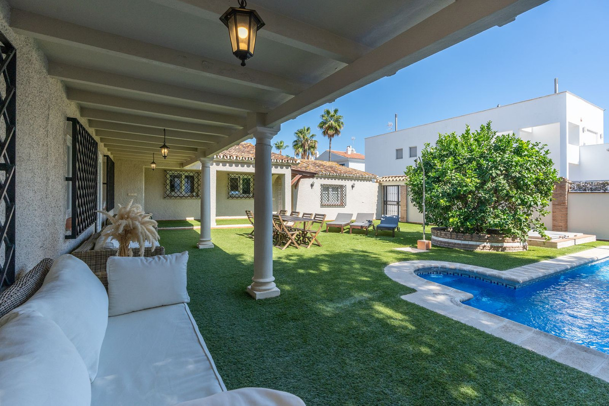 Image 2: Villa - Chalet For sale, San Pedro de Alcántara, €1,950,000 [HFMs698534]