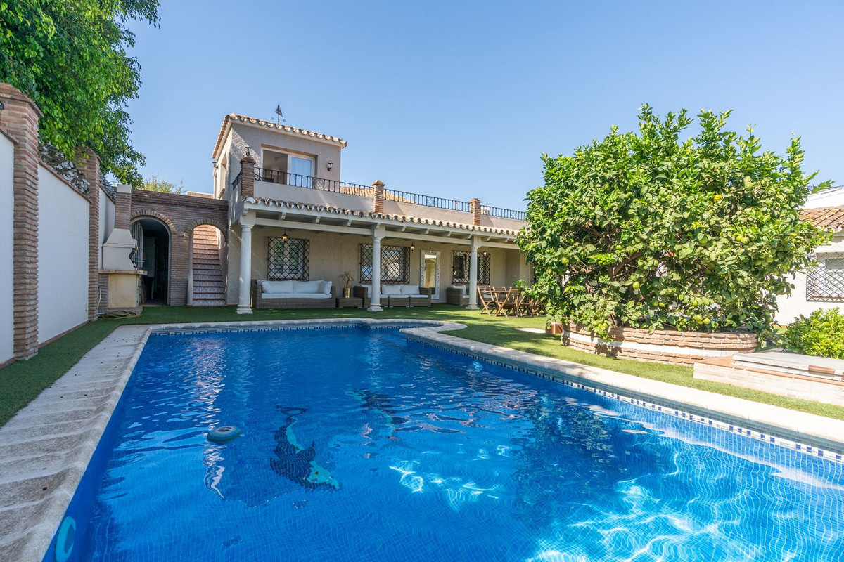 Image 0: Villa - Chalet For sale, San Pedro de Alcántara, €1,950,000 [HFMs698534]