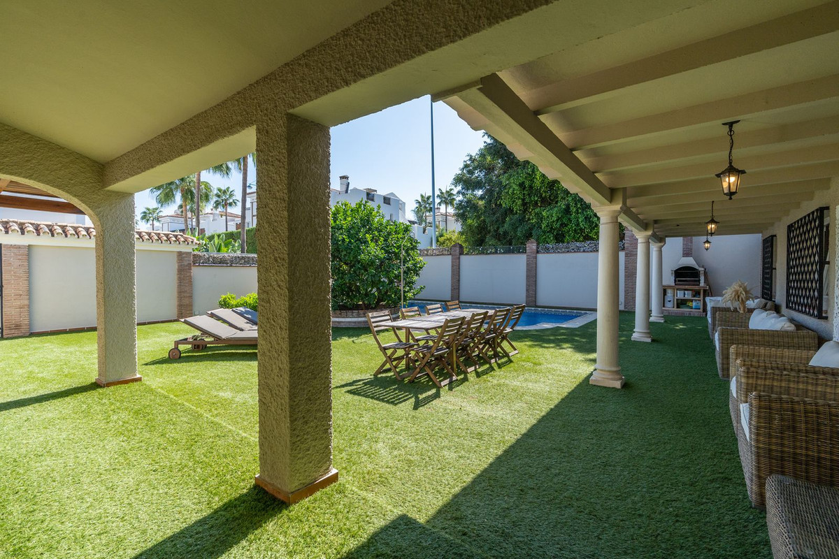 Image 28: Villa - Chalet For sale, San Pedro de Alcántara, €1,950,000 [HFMs698534]