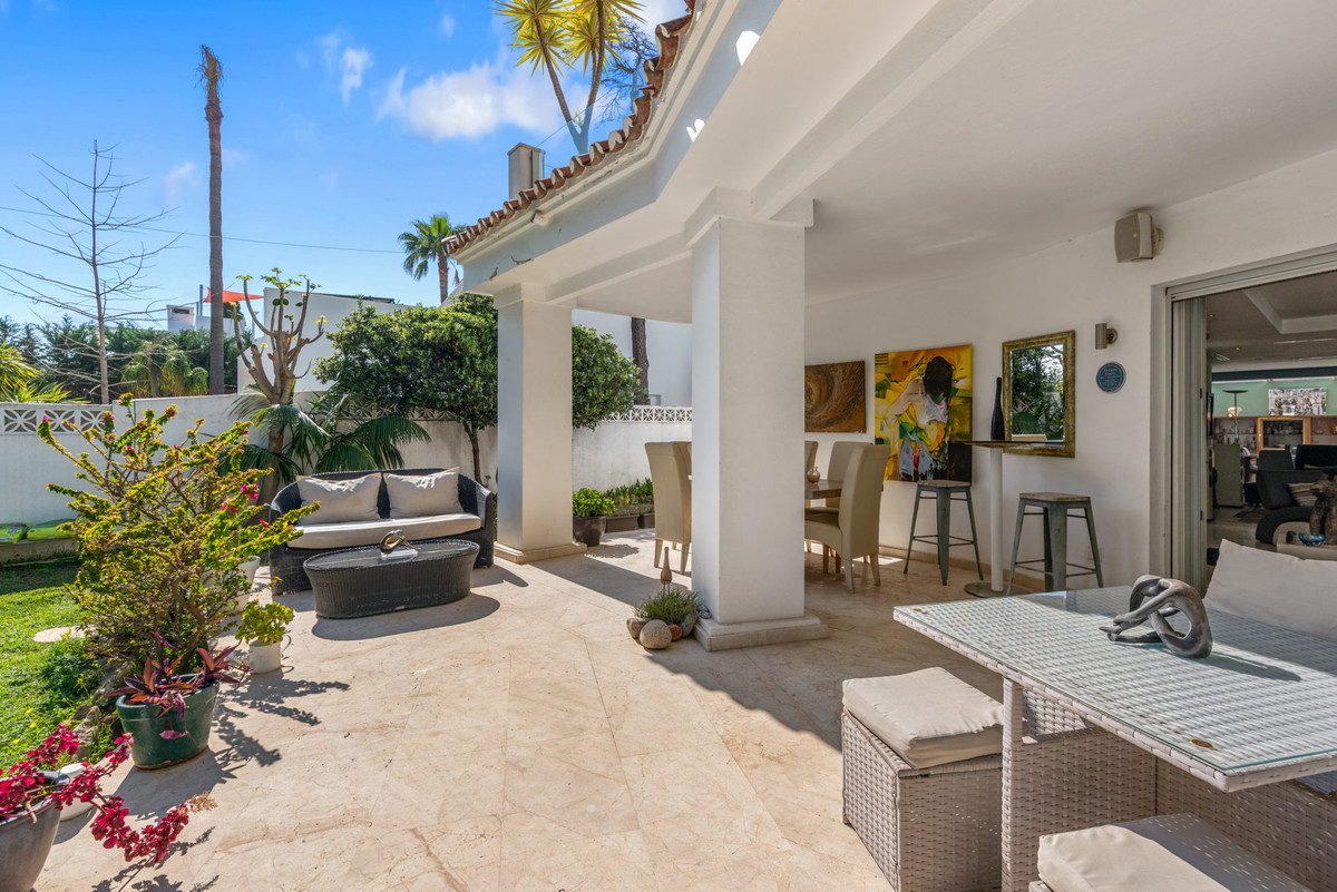 Image 35: Detached Villa For sale, San Pedro de Alcántara, €1,900,000 [HFMs698530]