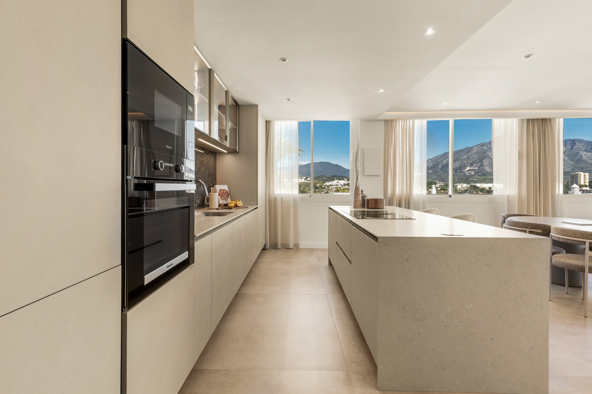 Image 15: Apartment For sale, Nueva Andalucía, €690,000 [HFMs693099]