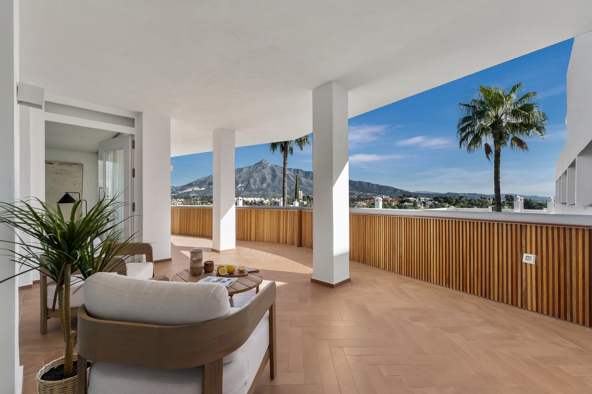 Image 0: Apartment For sale, Nueva Andalucía, €690,000 [HFMs693099]