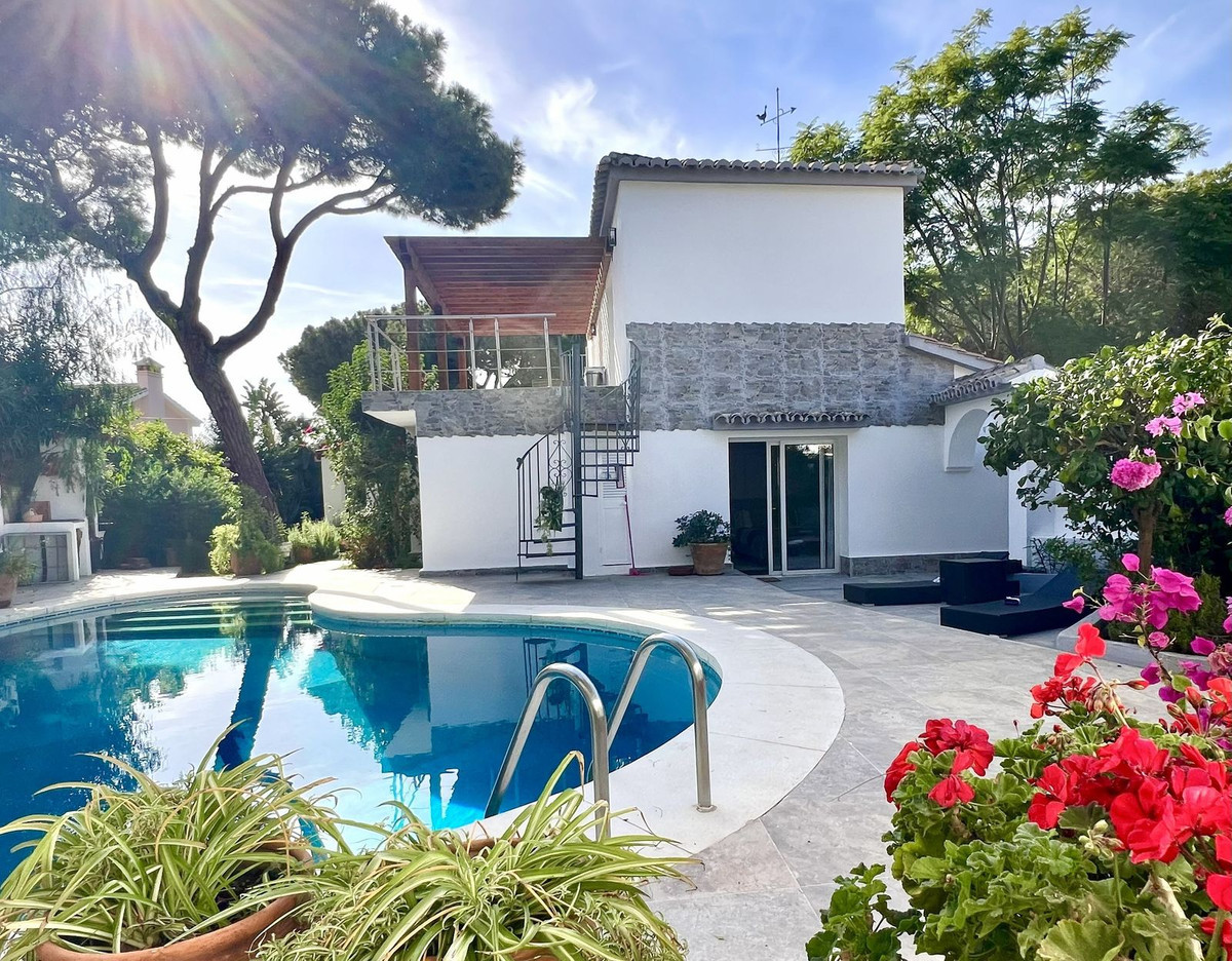 Image 0: Detached Villa For sale, Marbella, €1,250,000 [HFMs694172]