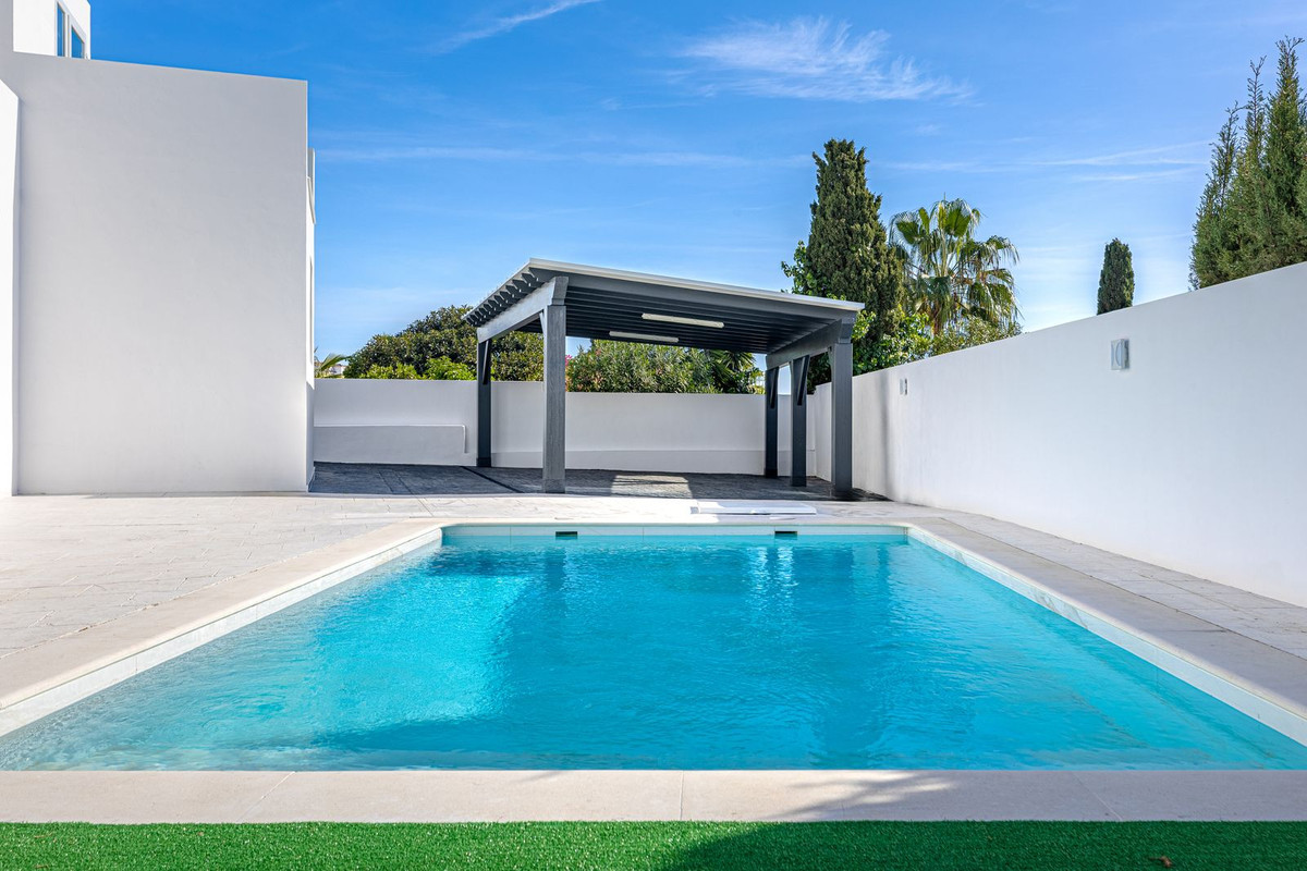 Image 1: Detached Villa For sale, Mijas Costa, €1,450,000 [HFMs694174]