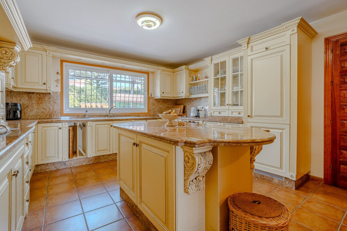 Image 13: Detached Villa For sale, Estepona, €2,150,000 [HFMs695581]