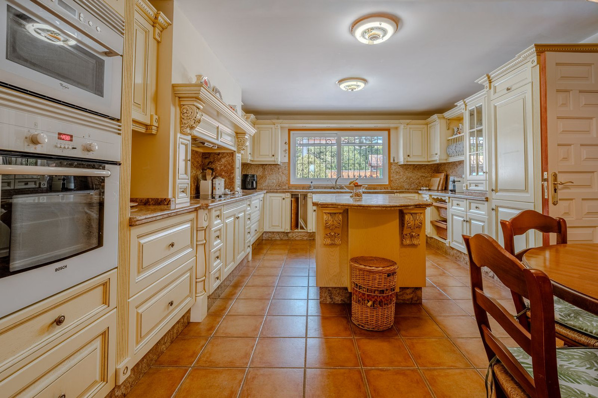 Image 11: Detached Villa For sale, Estepona, €2,150,000 [HFMs695581]