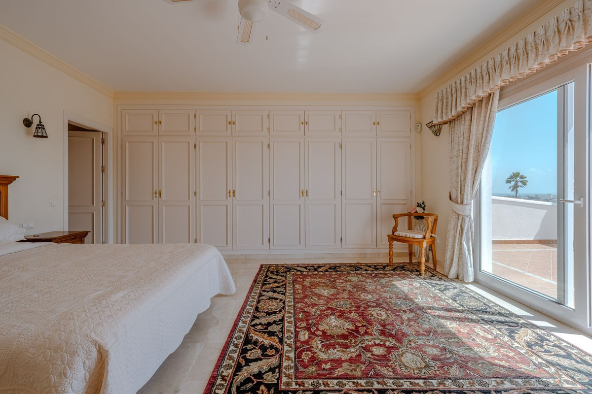 Image 20: Detached Villa For sale, Estepona, €2,150,000 [HFMs695581]