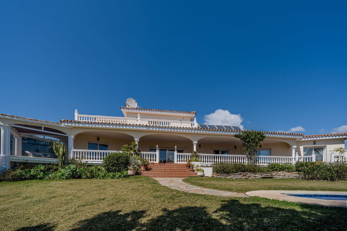 Image 50: Detached Villa For sale, Estepona, €2,150,000 [HFMs695581]