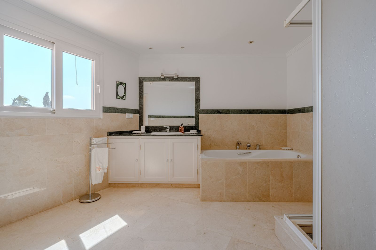 Image 26: Detached Villa For sale, Estepona, €2,150,000 [HFMs695581]