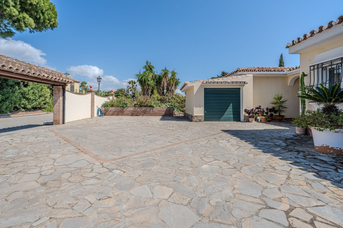 Image 54: Detached Villa For sale, Estepona, €2,150,000 [HFMs695581]