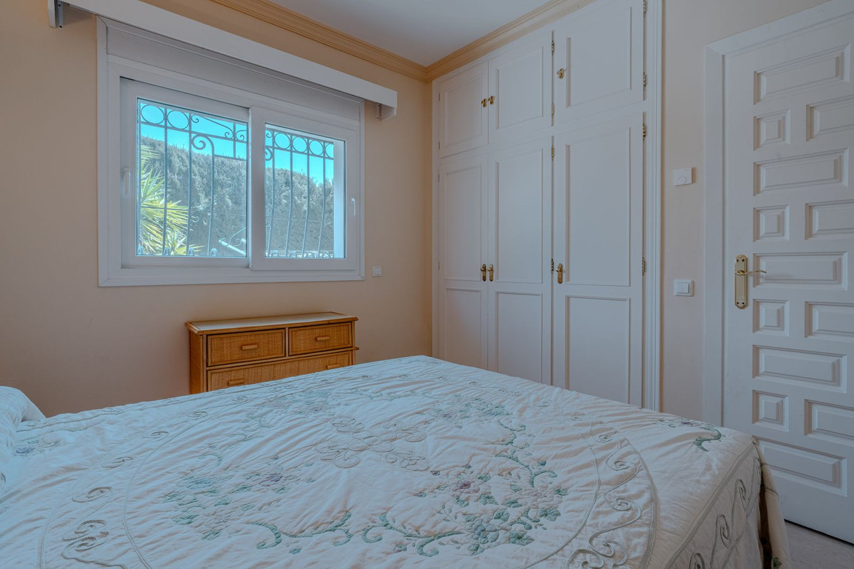 Image 47: Detached Villa For sale, Estepona, €2,150,000 [HFMs695581]