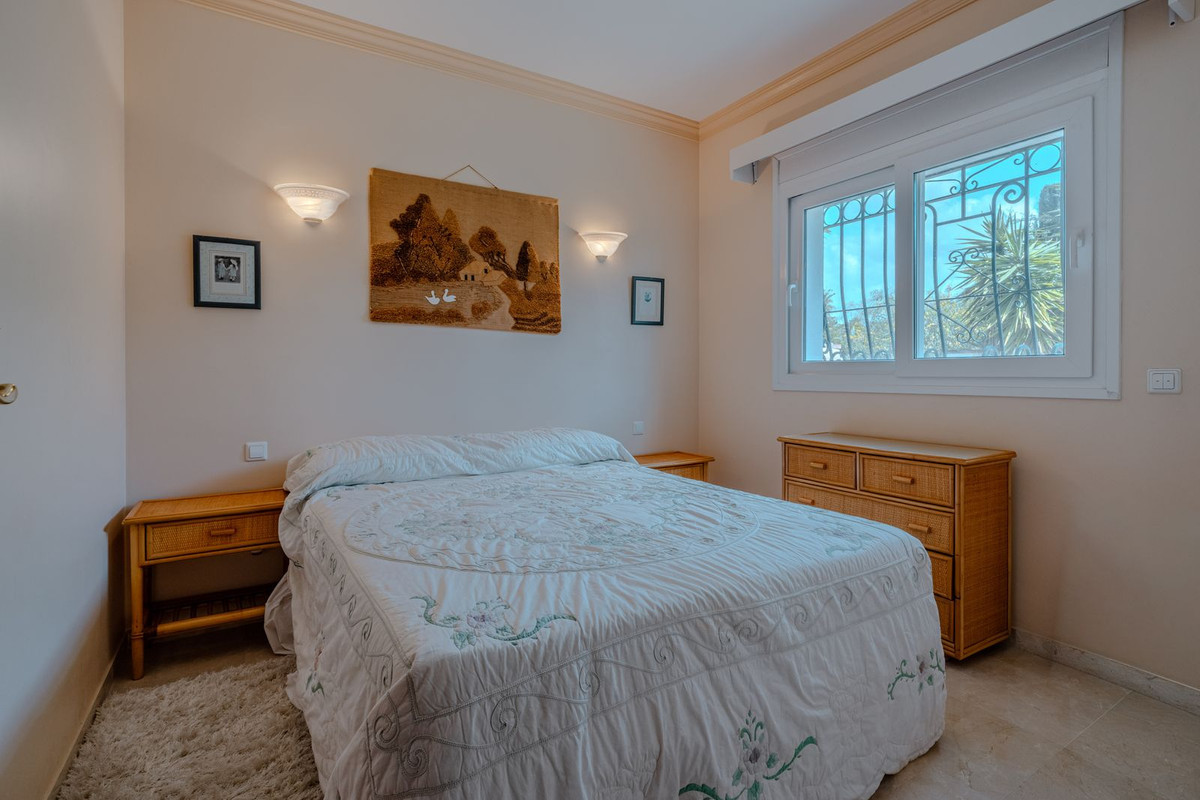 Image 46: Detached Villa For sale, Estepona, €2,150,000 [HFMs695581]