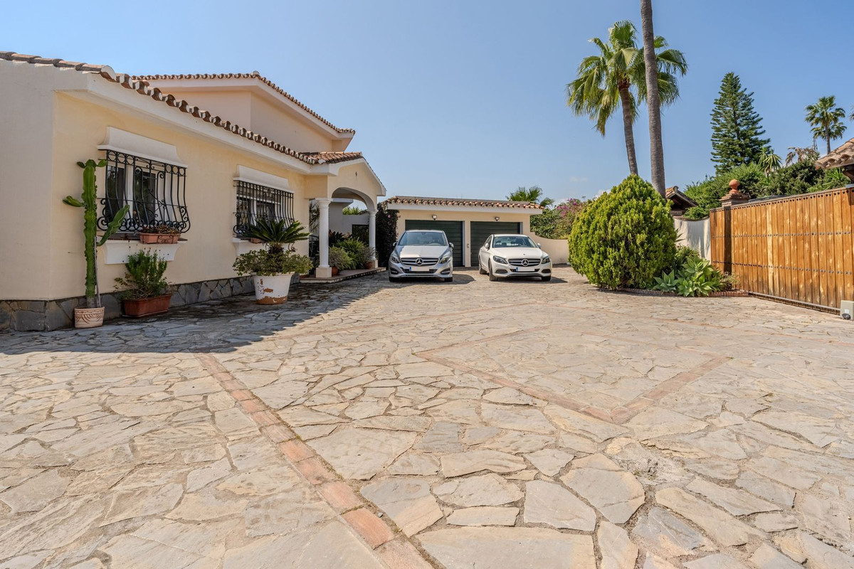 Image 55: Detached Villa For sale, Estepona, €2,150,000 [HFMs695581]