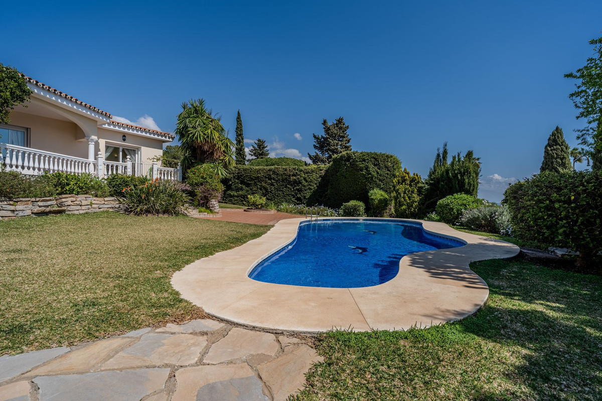 Image 1: Detached Villa For sale, Estepona, €2,150,000 [HFMs695581]