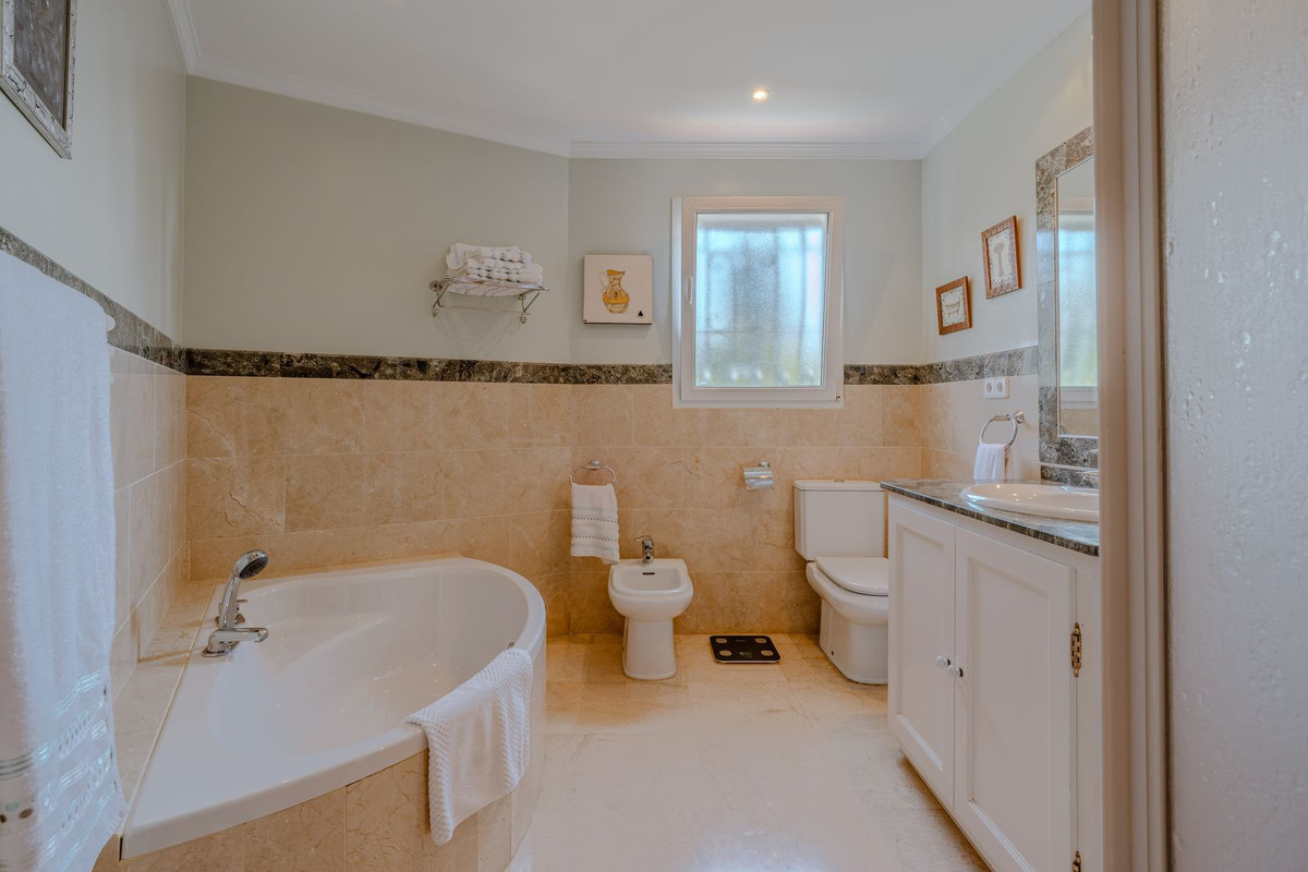 Image 45: Detached Villa For sale, Estepona, €2,150,000 [HFMs695581]