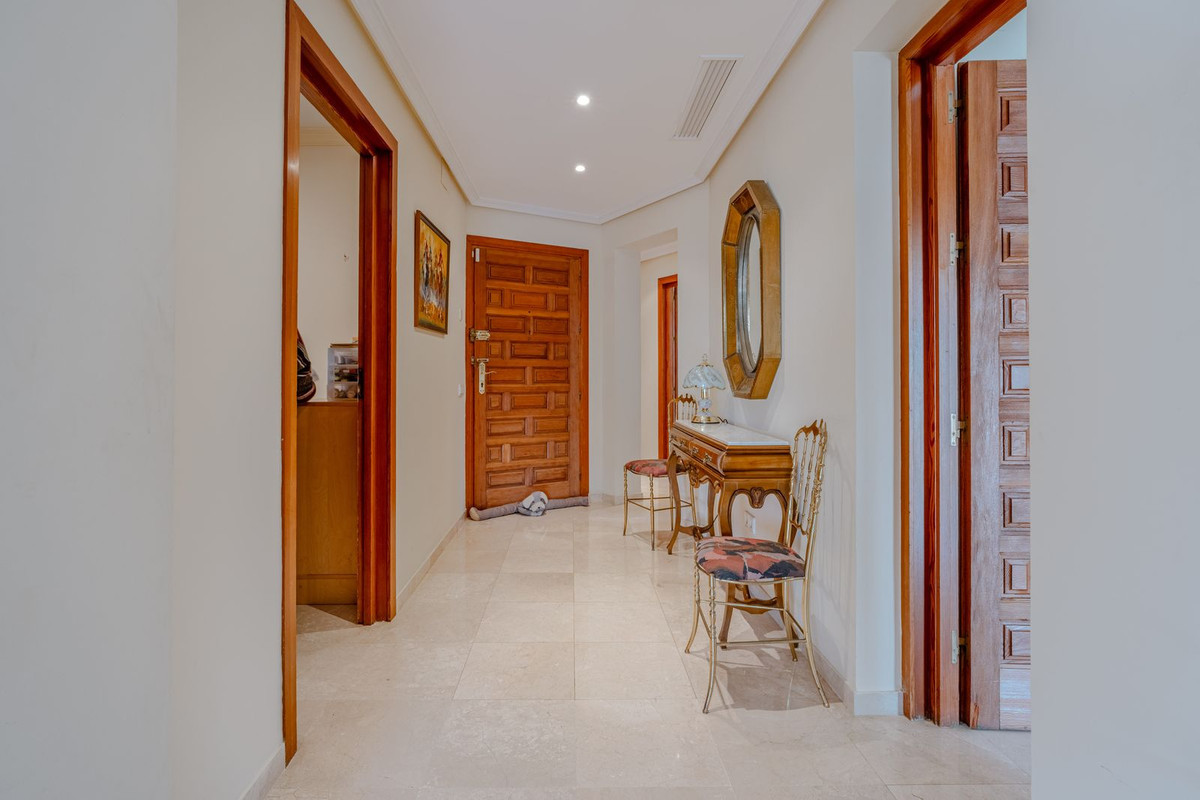 Image 40: Detached Villa For sale, Estepona, €2,150,000 [HFMs695581]