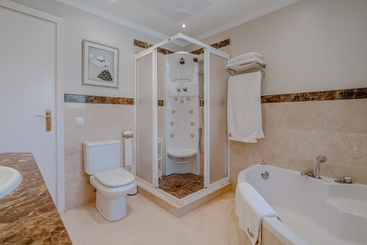 Image 38: Detached Villa For sale, Estepona, €2,150,000 [HFMs695581]