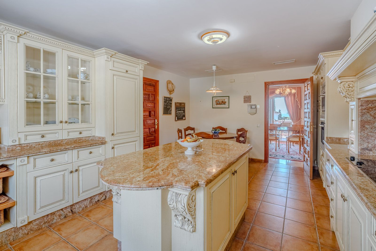 Image 12: Detached Villa For sale, Estepona, €2,150,000 [HFMs695581]