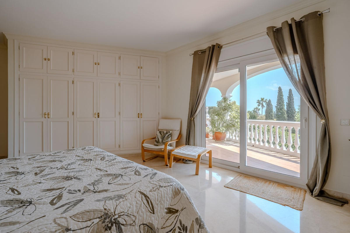 Image 36: Detached Villa For sale, Estepona, €2,150,000 [HFMs695581]