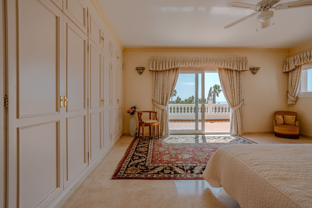 Image 19: Detached Villa For sale, Estepona, €2,150,000 [HFMs695581]