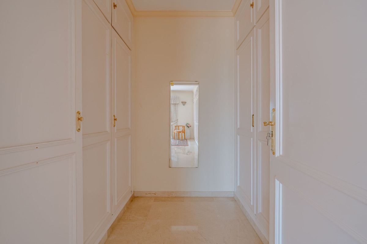 Image 23: Detached Villa For sale, Estepona, €2,150,000 [HFMs695581]