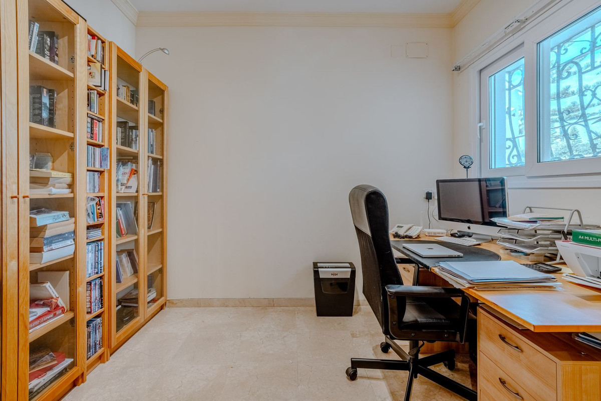 Image 33: Detached Villa For sale, Estepona, €2,150,000 [HFMs695581]