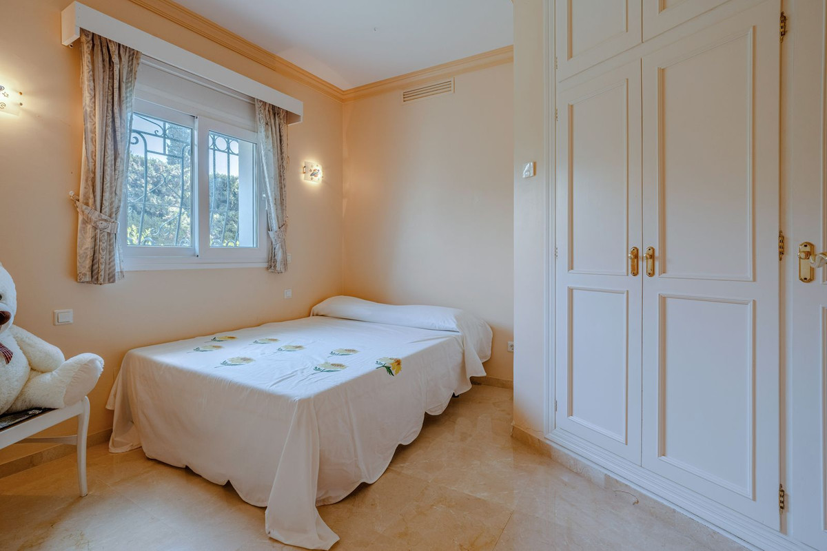 Image 49: Detached Villa For sale, Estepona, €2,150,000 [HFMs695581]