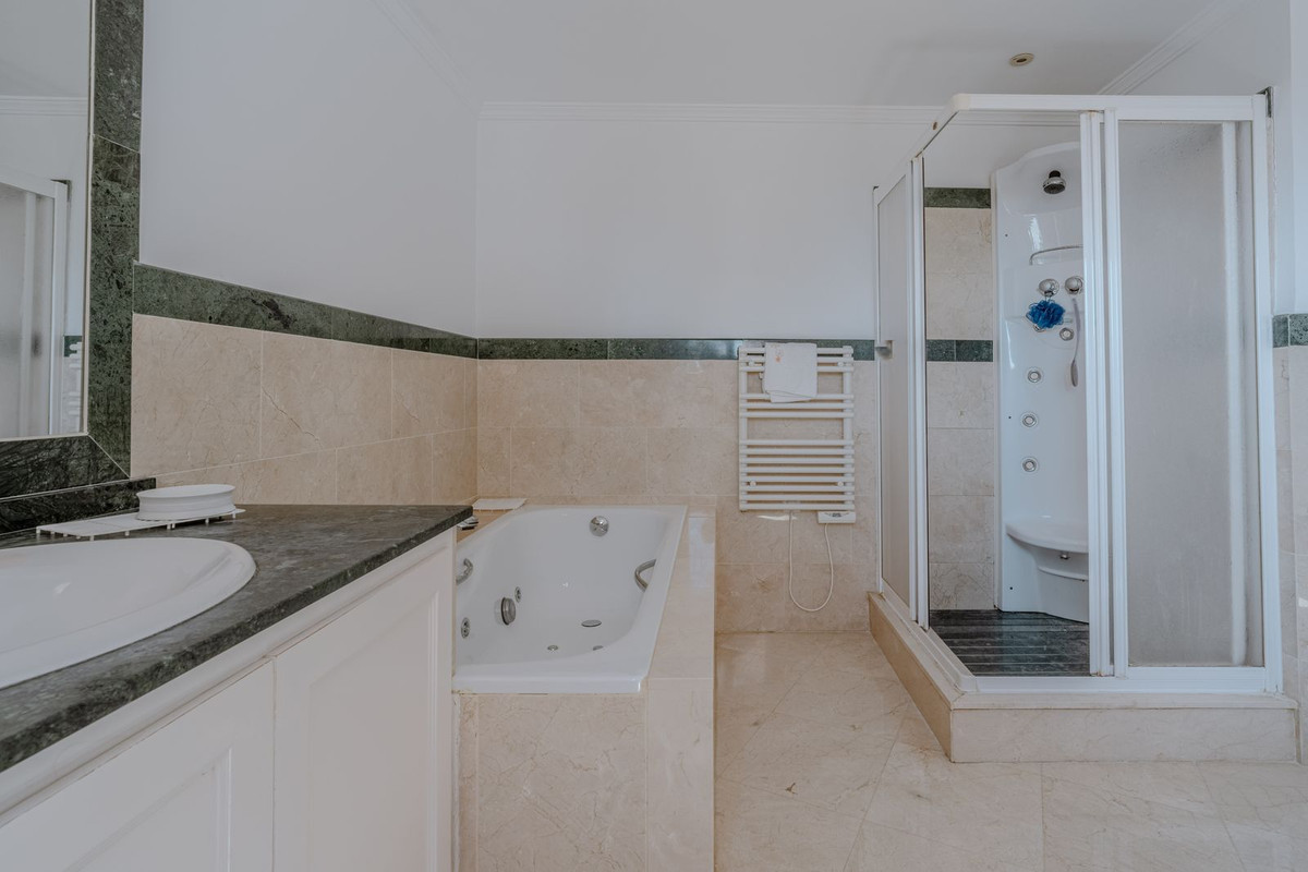 Image 25: Detached Villa For sale, Estepona, €2,150,000 [HFMs695581]