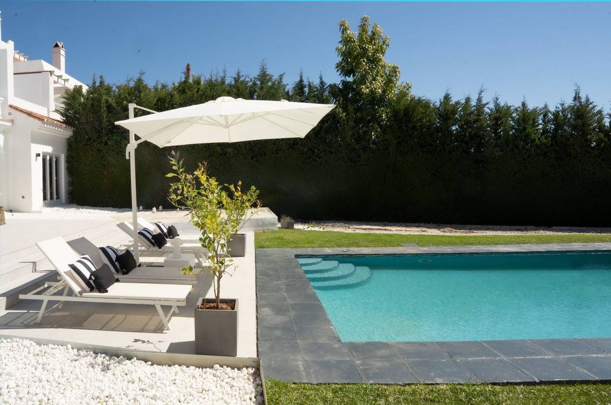 Image 2: Detached Villa For sale, Estepona, €1,770,000 [HFMs696565]