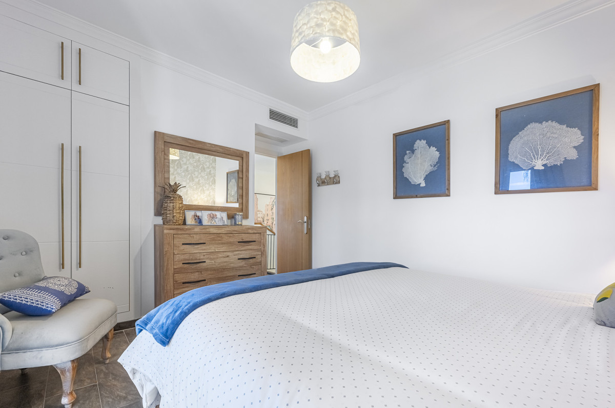 Image 28: Villa - Chalet For sale, Estepona, €1,550,000 [HFMs695787]