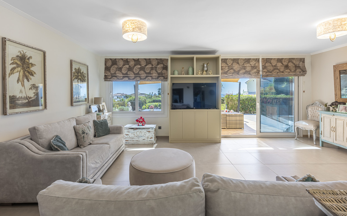 Image 12: Villa - Chalet For sale, Estepona, €1,550,000 [HFMs695787]