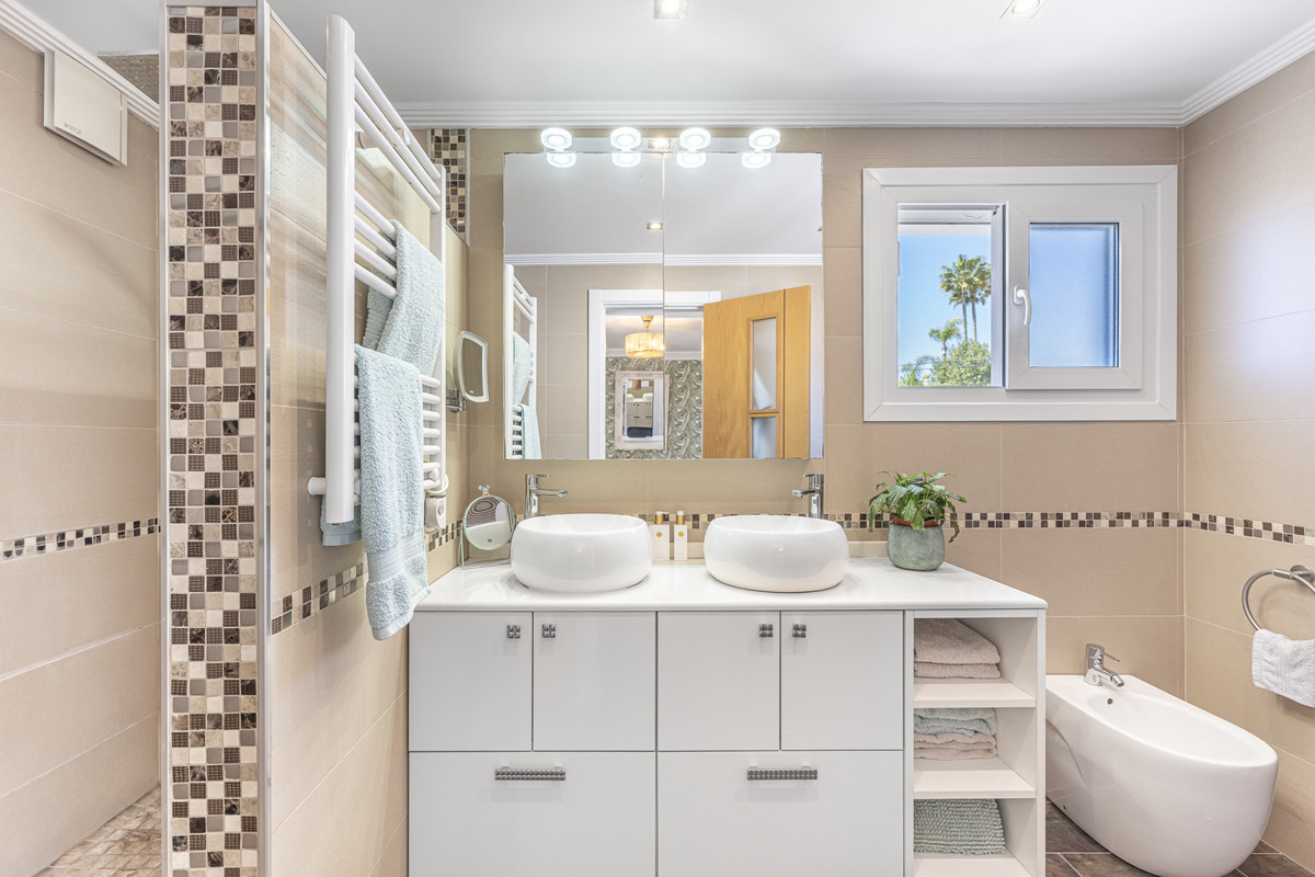 Image 25: Villa - Chalet For sale, Estepona, €1,550,000 [HFMs695787]