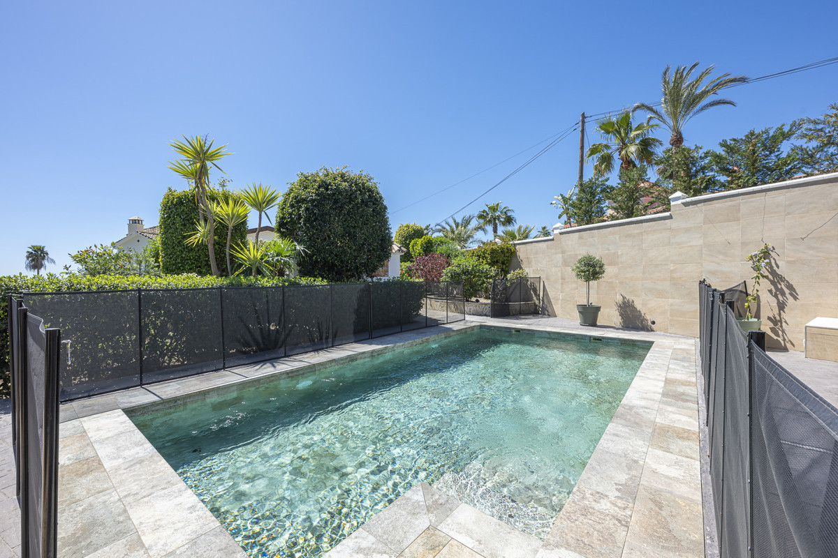 Image 5: Villa - Chalet For sale, Estepona, €1,550,000 [HFMs695787]
