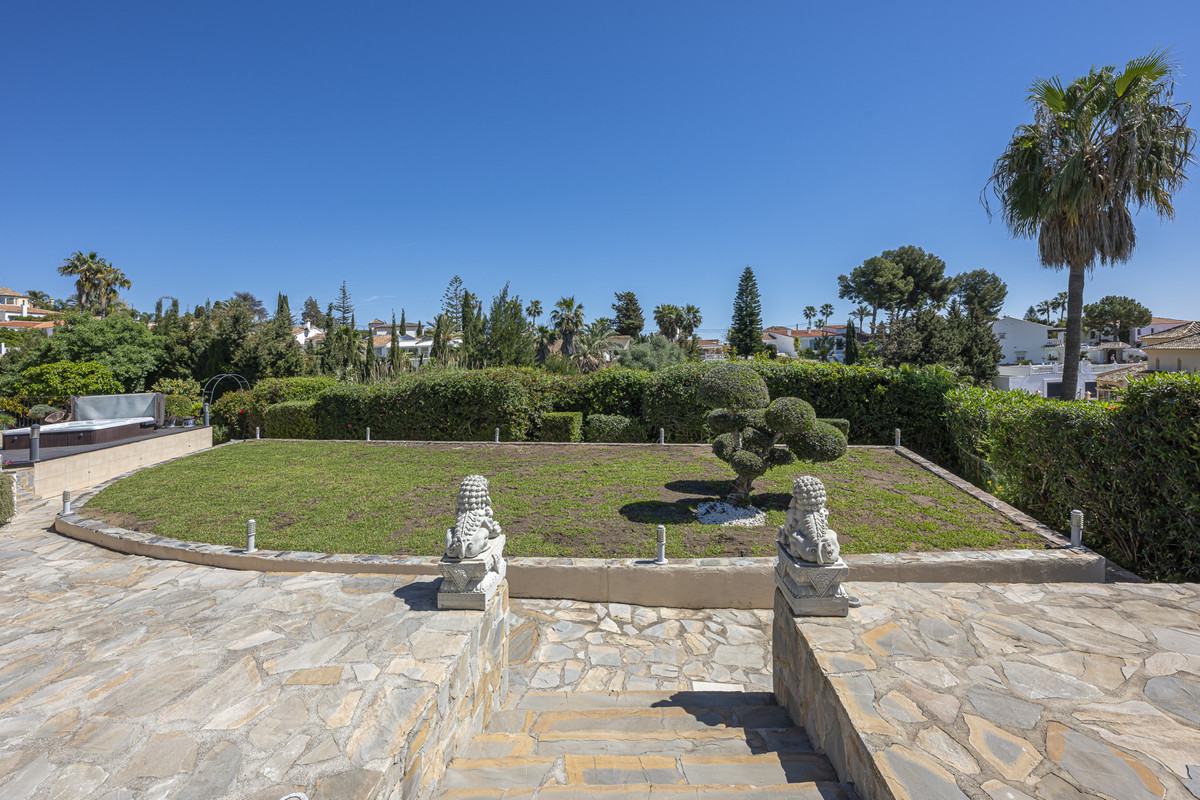Image 53: Villa - Chalet For sale, Estepona, €1,550,000 [HFMs695787]