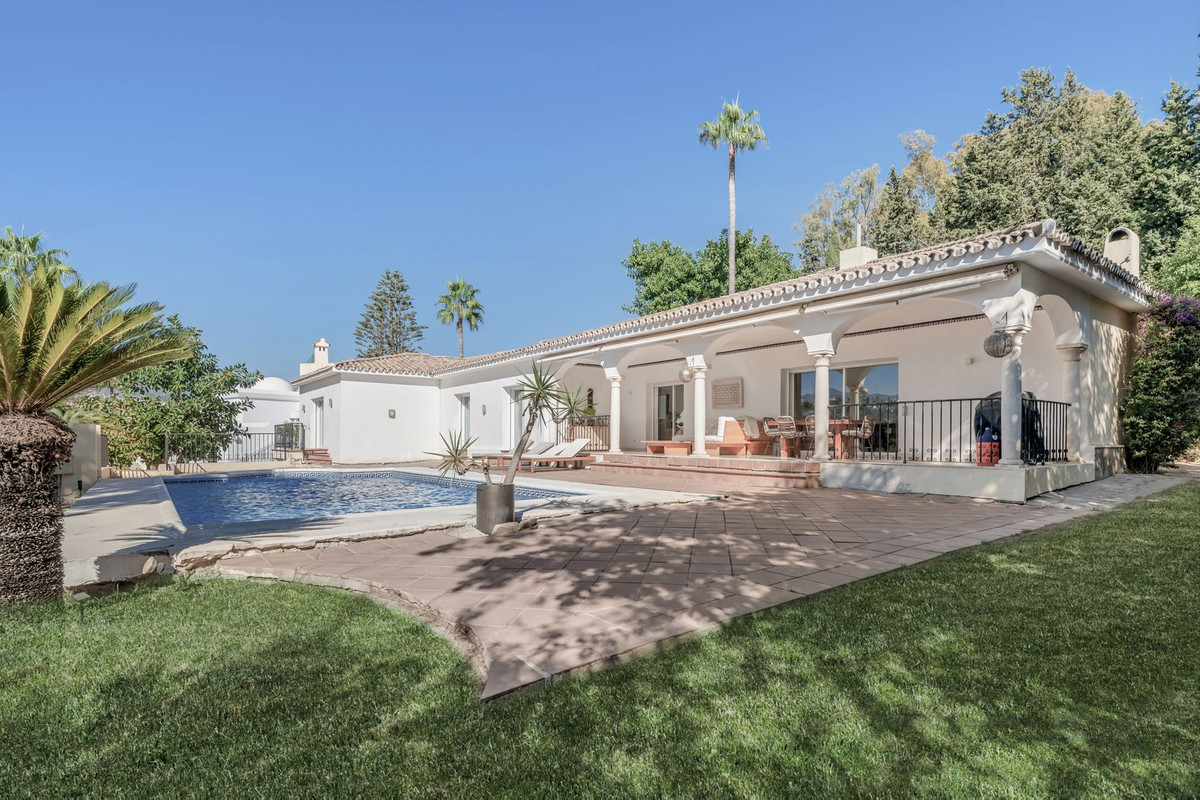 Image 1: Villa - Chalet For sale, Estepona, €1,695,000 [FCPs695136]