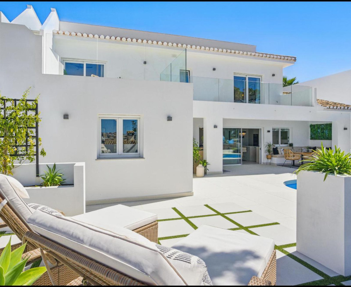 Image 2: Detached Villa For sale, Mijas Costa, €1,895,000 [HFMs695138]