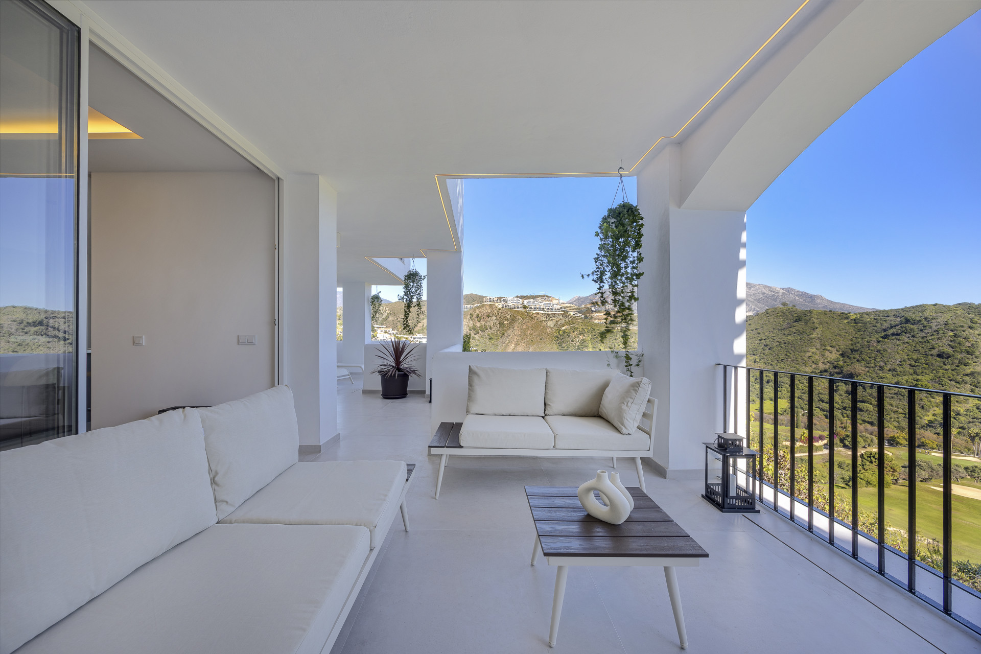 Image 1: Apartment For sale, Benahavís, €890,000 [HFMs685078]