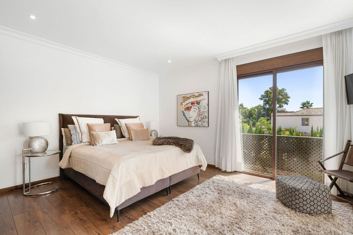 Image 33: detached villa For sale, San Pedro de Alcántara, €2,195,000 [HFM-CL10182]