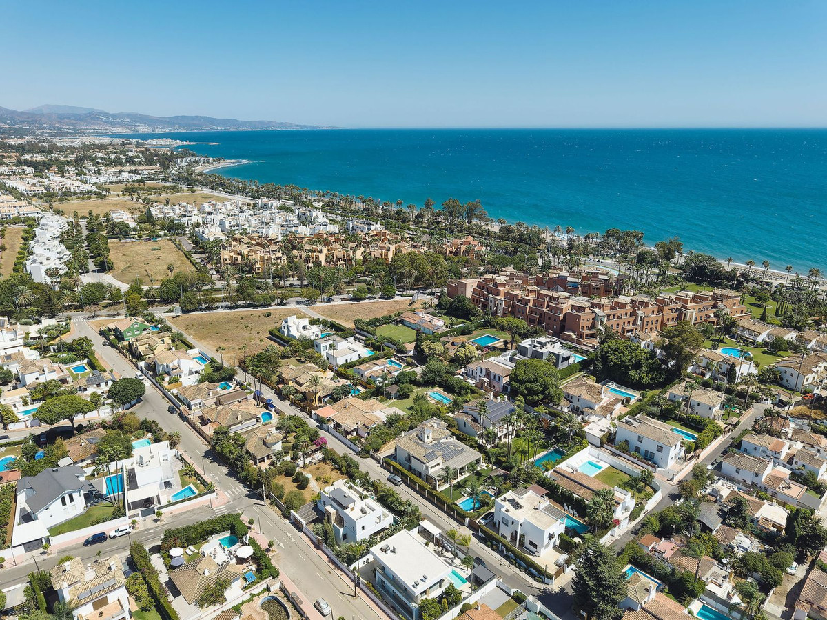 Image 33: detached villa For sale, San Pedro de Alcántara, €2,195,000 [HFM-CL10182]