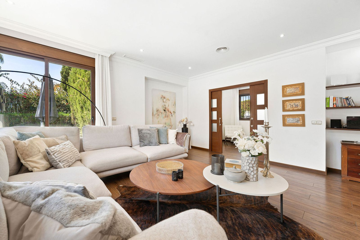 Image 33: detached villa For sale, San Pedro de Alcántara, €2,195,000 [HFM-CL10182]