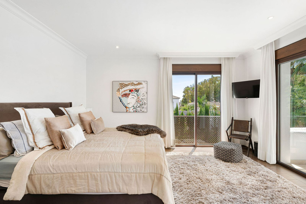 Image 33: detached villa For sale, San Pedro de Alcántara, €2,195,000 [HFM-CL10182]