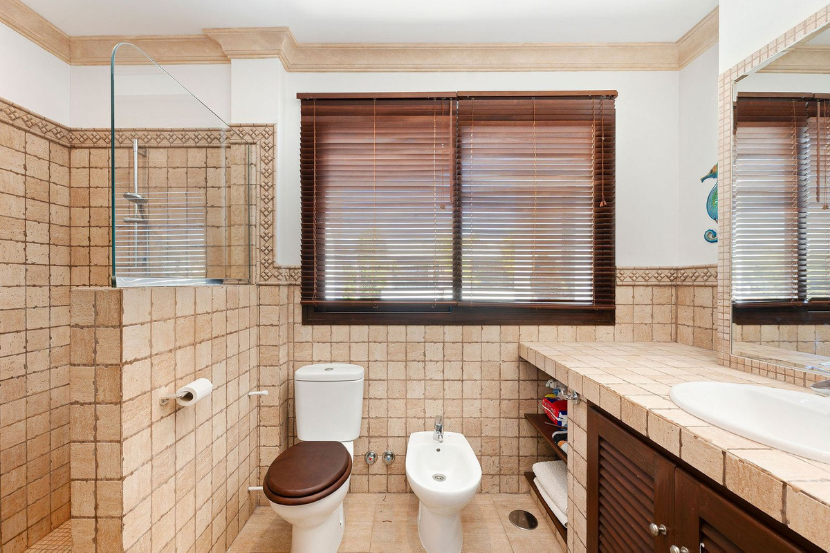 Image 33: detached villa For sale, San Pedro de Alcántara, €2,195,000 [HFM-CL10182]