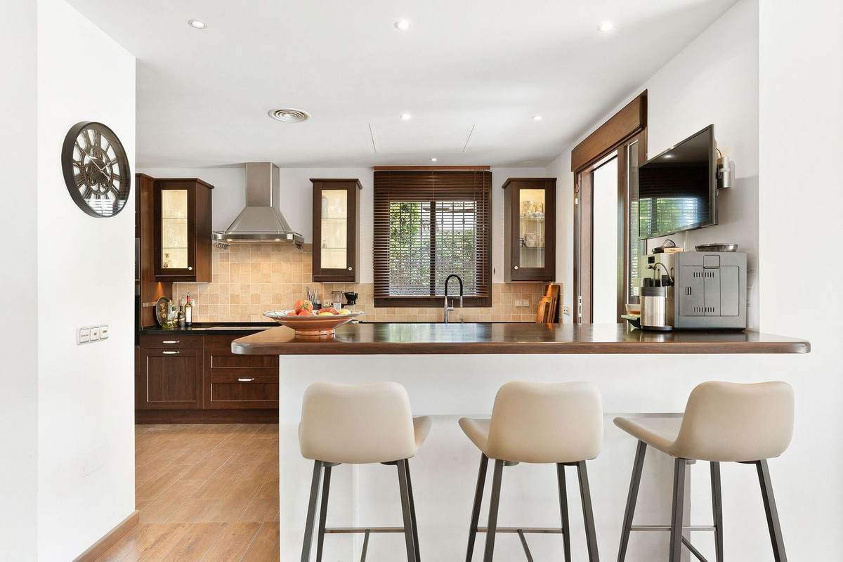 Image 33: detached villa For sale, San Pedro de Alcántara, €2,195,000 [HFM-CL10182]